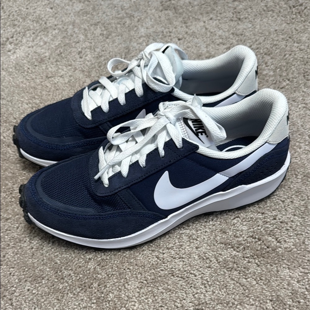 Nike Men's Navy and White Sneakers